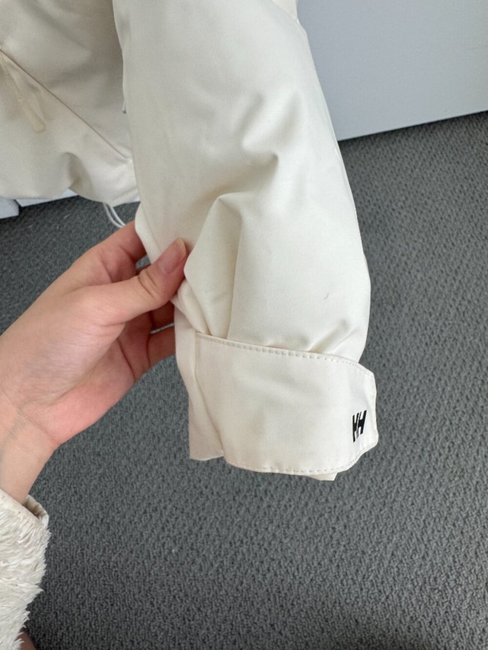 Helly Hansen Nora Short Puffy Ski Jacket - Cream - Picture 10 of 11